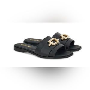 NIB FERRAGAMO WOMEN'S PRISCILLA LEATHER
SLIDE SANDALS